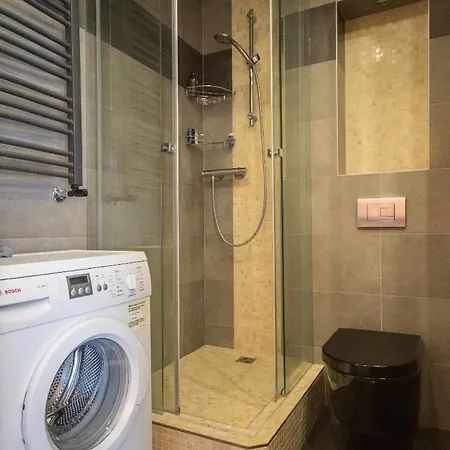 Metro Kabaty Apartman *